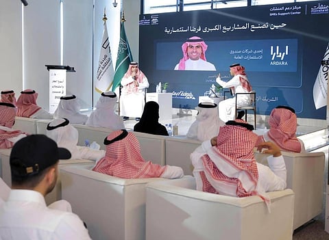 إحدى الجلسات الحوارية في "أسبوع العقار والمقاولات"