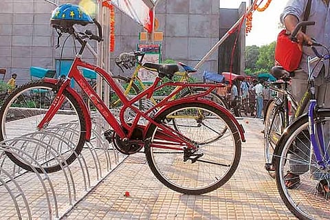 Govt issues quality orders for retro reflective devices used in bicycles