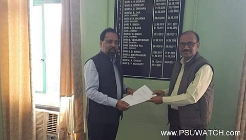 Pradip Kumar Banik (Right) with BVFCL CMD Dr SP Mohanty (Left)