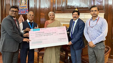 Bank of Maharashtra presents dividend cheque of Rs 795.94 cr to Finance Minister