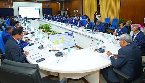 Coal India Chairman reviews the performance of MCL