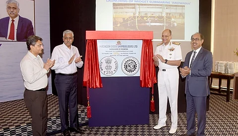 Defence Secretary joins in celebration & releases commemorative coin on MDL’s completion of 250 years