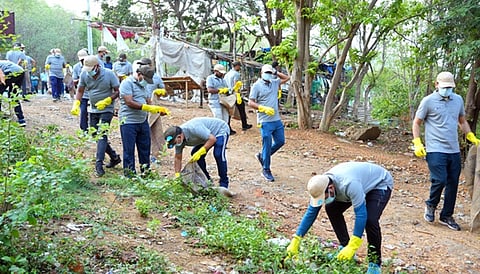 MCL conducts cleanliness drive at Hirakud dam