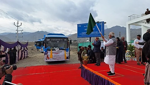 Power Minister flags off NTPC’s Green Hydrogen busses at Leh