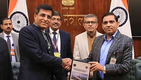 Defence Ministry signs Rs 1,990 crore contract with MDL for AIP Plug construction and integration