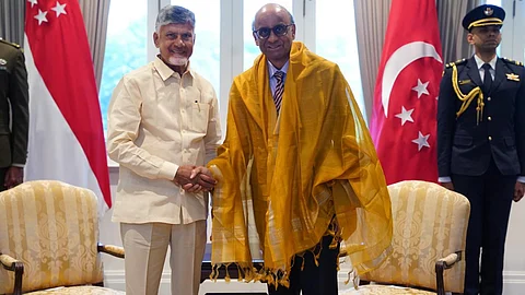 Alt="Chandrababu Naidu Singapore Prime Minister Andhra Pradesh Global Investors Summit"