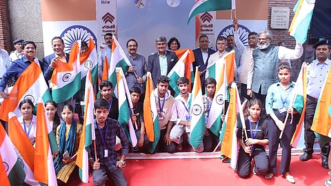 HUDCO marks 'Har Ghar Tiranga' campaign with patriotic celebrations, distributes 10,000 flags