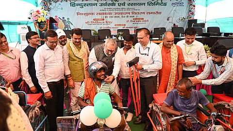 HURL Barauni organises CSR programme with ALIMCO for distribution of assistive devices