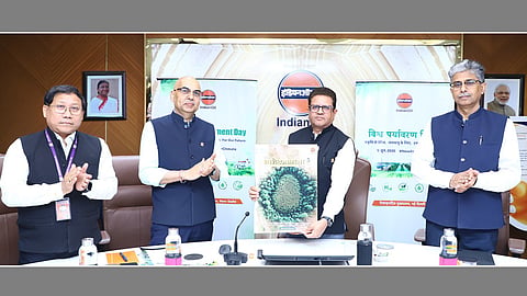 IndianOil Director (Refineries) Arvind Kumar unveiling theme posters to mark
World Environment Day at Refineries Headquarters, New Delhi