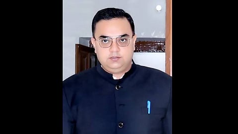 Alt="Akshay Tripathi (IAS)"