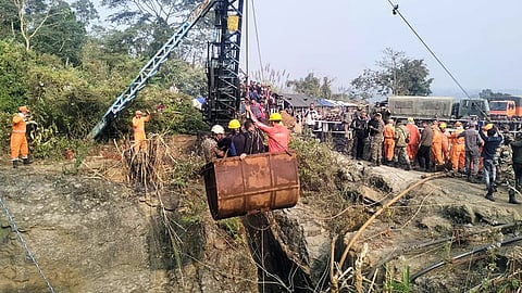 Alt="Workers trapped in ECL’s Bengal coal mine after lift failure; rescue operation underway"