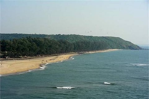 Oil leak spotted from cyclone-affected boat off Palghar coast