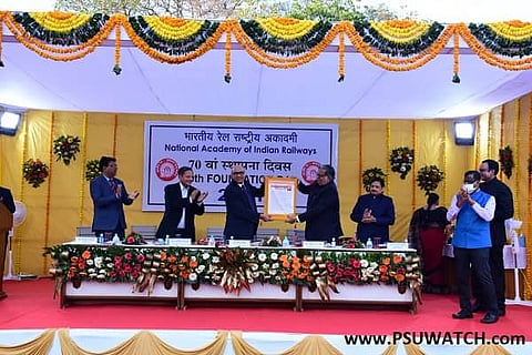 Delhi Metro’s MD gets ‘Distinguished Alumnus’ Award by NAIR