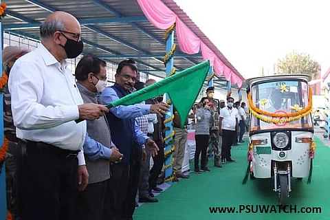 Delhi Metro introduces e-rickshaw facility from Jamila Millia Islamia Metro Station