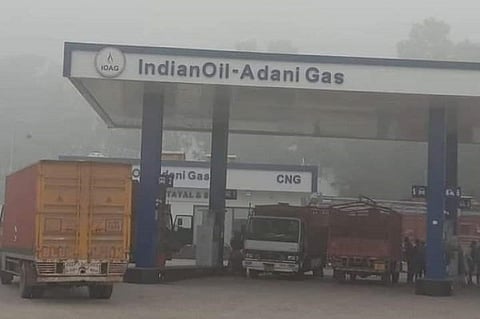 The image showing ‘Indian Oil sold to Adani Gas’ is fake