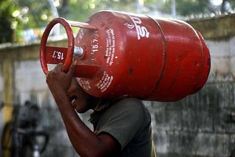Cost of LPG cylinder will be reduced by Rs 10 per cylinder from April 1: OMCs