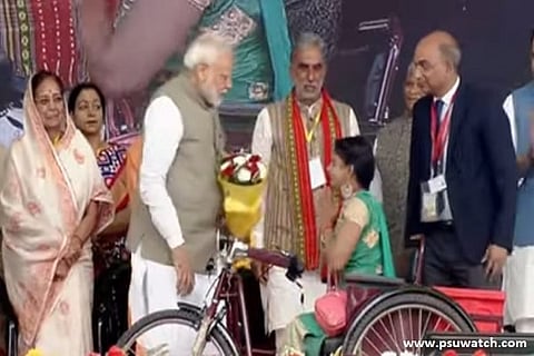 PM gives devices to divyangjan in the biggest ALIMCO camp