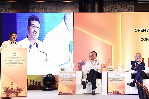 Govt signs contracts with OALP II & III winners, hopes to attract $1 billion investment