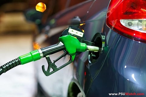 OMCs may post Rs 10,700-cr loss in Q1 due to holding petrol, diesel prices: Report