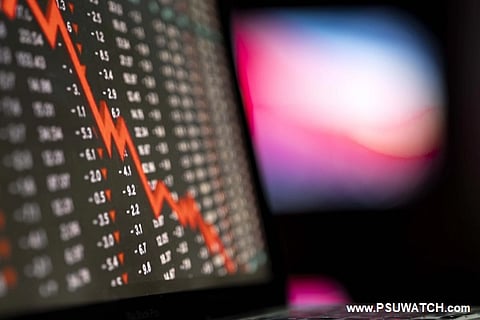 Stock markets decline in early trade mirroring weak global peers