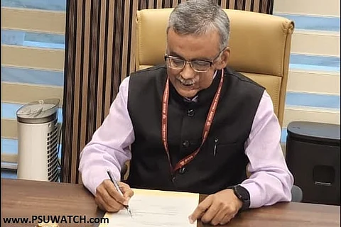 Dr Akhilesh Gupta assumes additional charge as Secretary of SERB