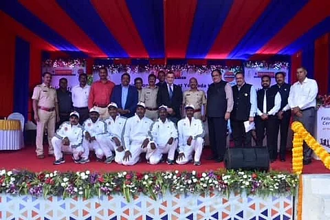 Chairman of IndianOil felicitates International Bronze winning Indian Chess team