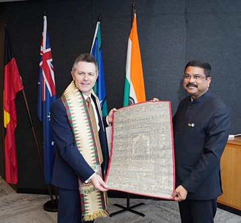 भारतीय छात्रों के वीजा के लंबित मामलों का मुद्दा उठाया