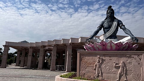 मोदी आज करेंगे 'महाकाल लोक' का लोकार्पण:इंदौर पहुंचे PM मोदी, एयरफोर्स के चॉपर से उज्जैन के लिए रवाना