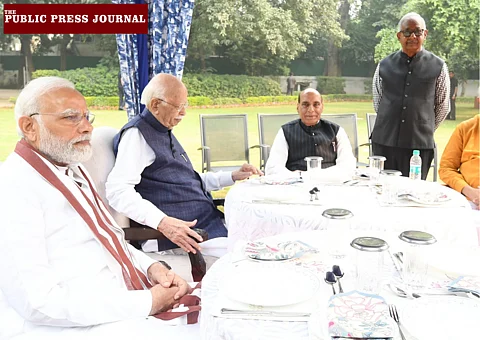 प्रधानमंत्री श्री लालकृष्ण आडवाणी से मिले, उन्हें जन्मदिन की बधाई दी