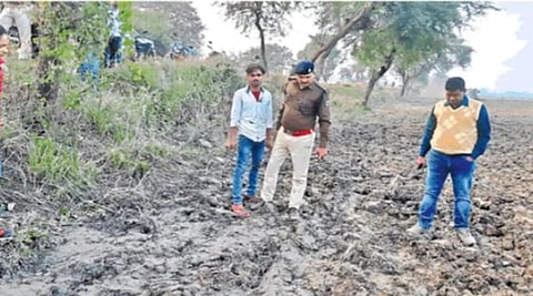 मोहम्मद शकील ने बीच सड़क पर नीलम यादव के दोनो हाथ काट डाले,आँखो में चाकुओं से गोद डाली,दोनो कान काट डाले,दोनो स्तन काट डाले।