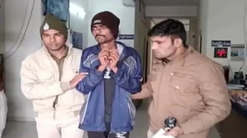 तोड़फोड़ करने वाले युवक को किया गिरफ्तार