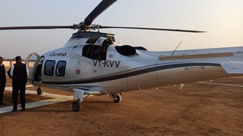 मानवर हेलिपैड पर इमरजेंसी लैंडिंग हुई