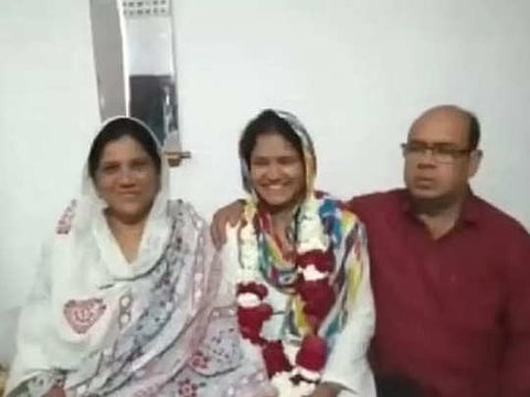 सना अली और उनके माता पिता