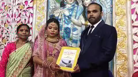 मध्यप्रदेश में हुए विवाह में संविधान ने निभाई महत्वपूर्ण भूमिका, संविधान की थीम के छपे निमंत्रण कार्ड