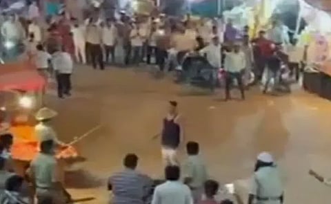 Terror of miscreant in Kalburgi, Karnataka, openly waving knife, police shot and arrested