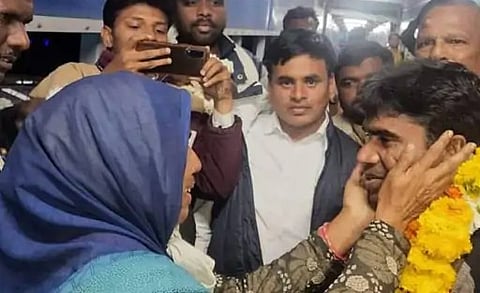 Khandwa:पाकिस्तान से वापस खण्डवा लौटे युवक का हुआ स्वागत: युवक ने बताई अपने संघर्ष की कहानी