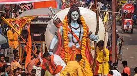 खरगोन में दिखा रामनवमी पर अनोखा दृश्य: मुस्लिमो ने यात्रा पर बरसाए फूल