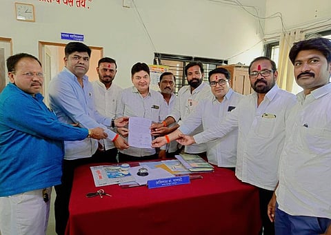 अतिवृष्टीमुळे व गारपिट मुळे नुकसान झालेल्या शेतक-यांना ५० हजार नुकसान भरपाई द्यावी.