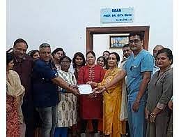 मेडिकल कालेज के डाक्टरों ने डीन को सौंपा ज्ञापन, जिला अस्पताल ने शुरू की वैकल्पिक व्यवस्था की तैयारी