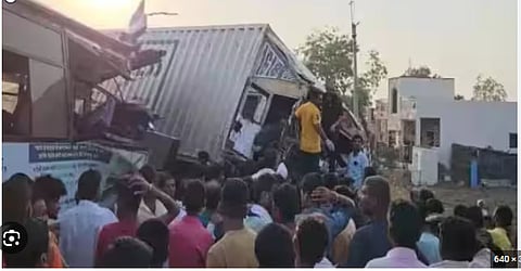 Fierce bus-truck collision on Mumbai-Nagpur Old Highway; Seven people died, 13 injured