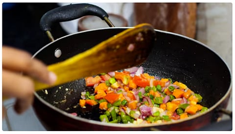 March 20: Non-stick cookware is a staple in many kitchens, but concerns about its safety persist. Some studies suggest that overheating non-stick pans can release harmful chemicals, raising health concerns. But does this really increase cancer risk?
According to medical experts, modern non-stick pans made with PFOA-free coatings are generally safe if used correctly. However, overheating or scratching the surface may lead to the release of toxic fumes. A surgeon advises a simple precaution—avoid cooking at extremely high temperatures and replace damaged non-stick cookware to minimize risks.
By following proper usage guidelines, non-stick cookware remains a convenient and safe option for daily cooking.
For more health updates, stay informed.