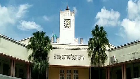 कराड : आंधळ दळतयं अन् ‘टेंडर’ पीठ खातंय!