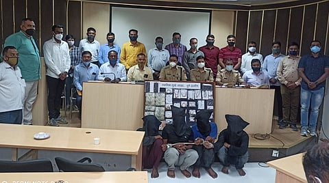 पुणे : डॉक्टरच्या बंगल्यावर दरोडा टाकून मंदिरासाठी दिली लाखो रुपयांची देणगी