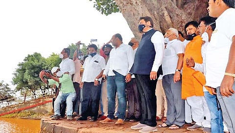 देवेंद्र फडणवीस म्हणाले महापूर रोखण्यासाठी कृष्णा-भीमा स्थिरीकरण गरजेचे