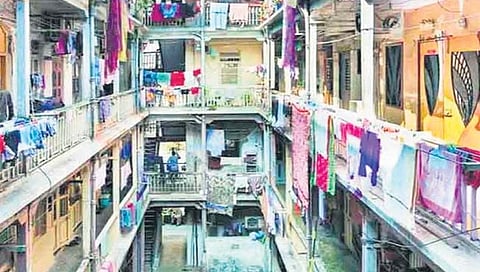 मुंबई : चाळकरी मुलांची लग्न ठरेनात…