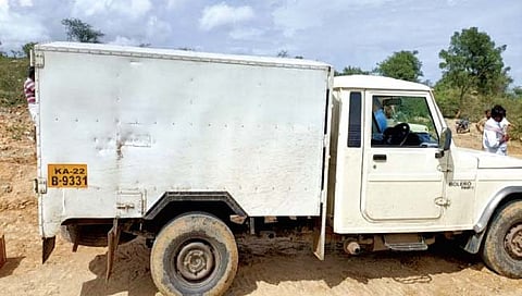 बेळगाव पासिंग च्या वाहनांतून ३ हजार जिलेटिन कांड्या जप्त