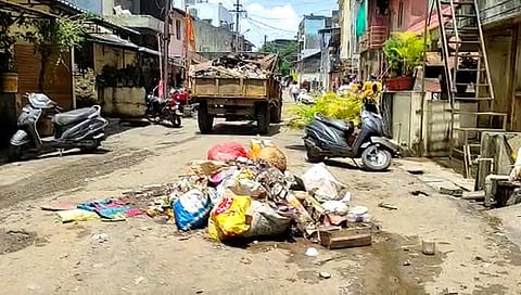 कोल्हापूर : प्रापंचिक साहित्याचा झाला कचरा; पूरग्रस्त हतबल, मदतीची आस