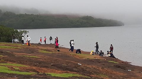 कास बामणोली शेंबडीमठ मुनावळे परिसरात पर्यटक वाढले.