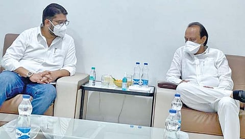 हेलिकॉप्टर येईना; ए, काढ रे गाड्या…! सातार्यातून सांगलीकडे अजितदादांची पूरग्रस्तांसाठी धाव