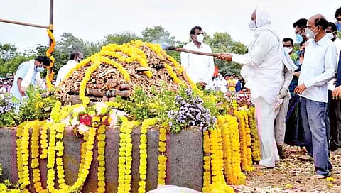 गणपतराव देशमुख : लोकनायकाला अखेरचा सलाम